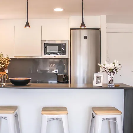 Apartamento Stunning In With Kitchen